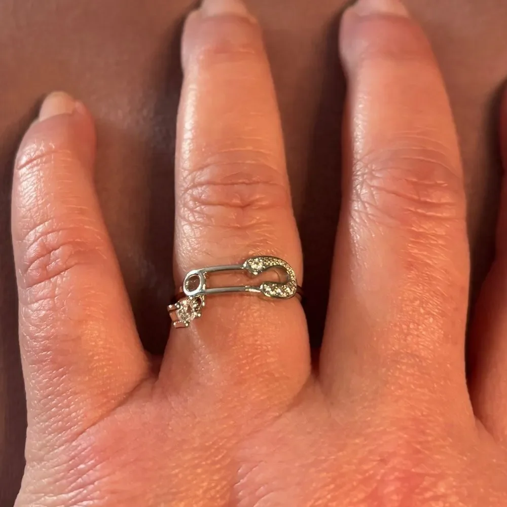 The dangle pin ring in 925 silver